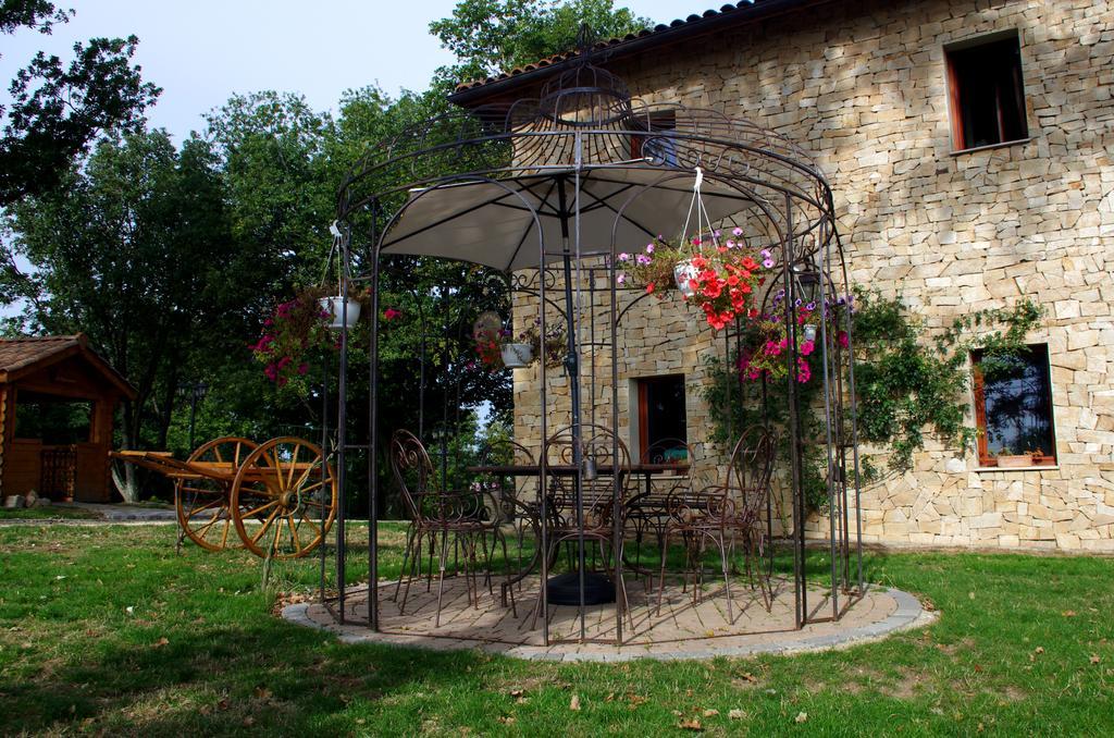 Auberge Les Tables Du Ban Saint-Pierre-la-Palud Exterior photo